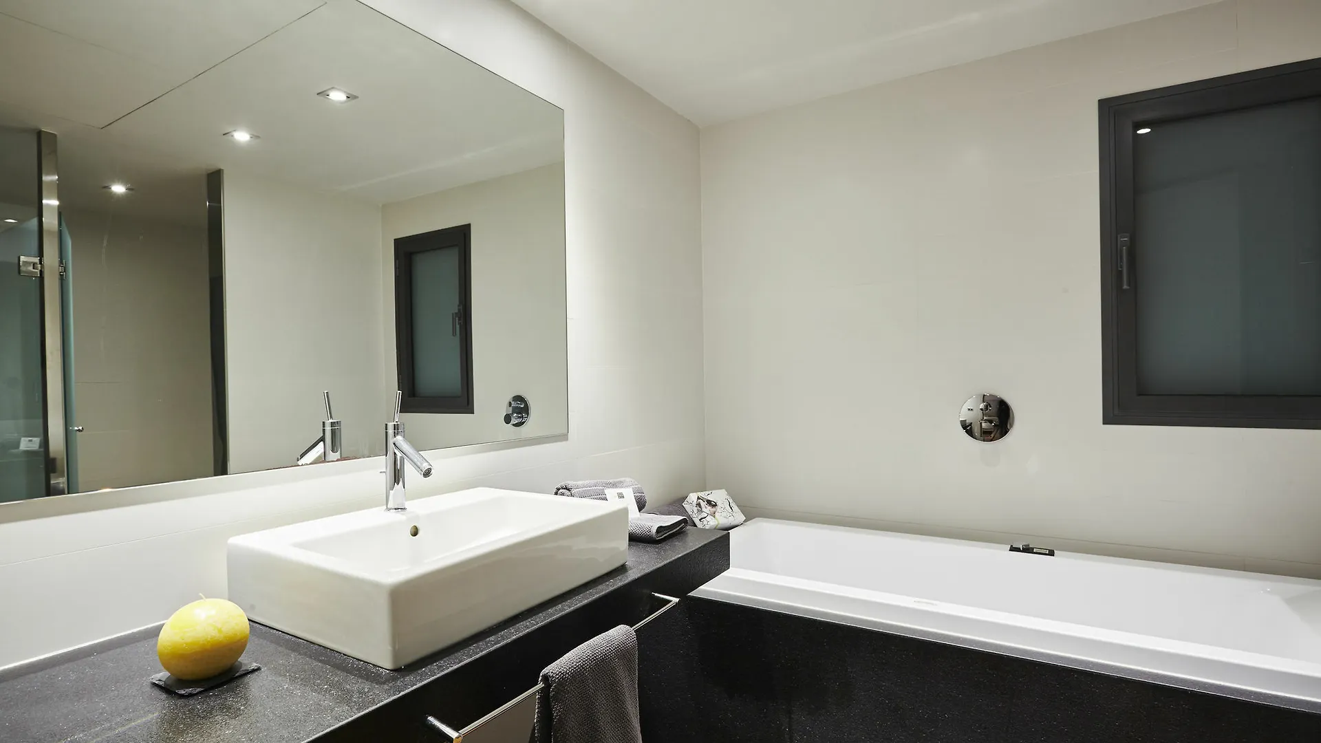 Sweet Inn Apartments Plaza Catalunya - City Centre Барселона