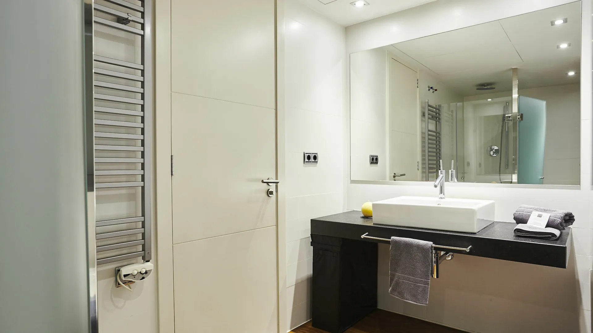 Sweet Inn Apartments Plaza Catalunya - City Centre Барселона 4*,