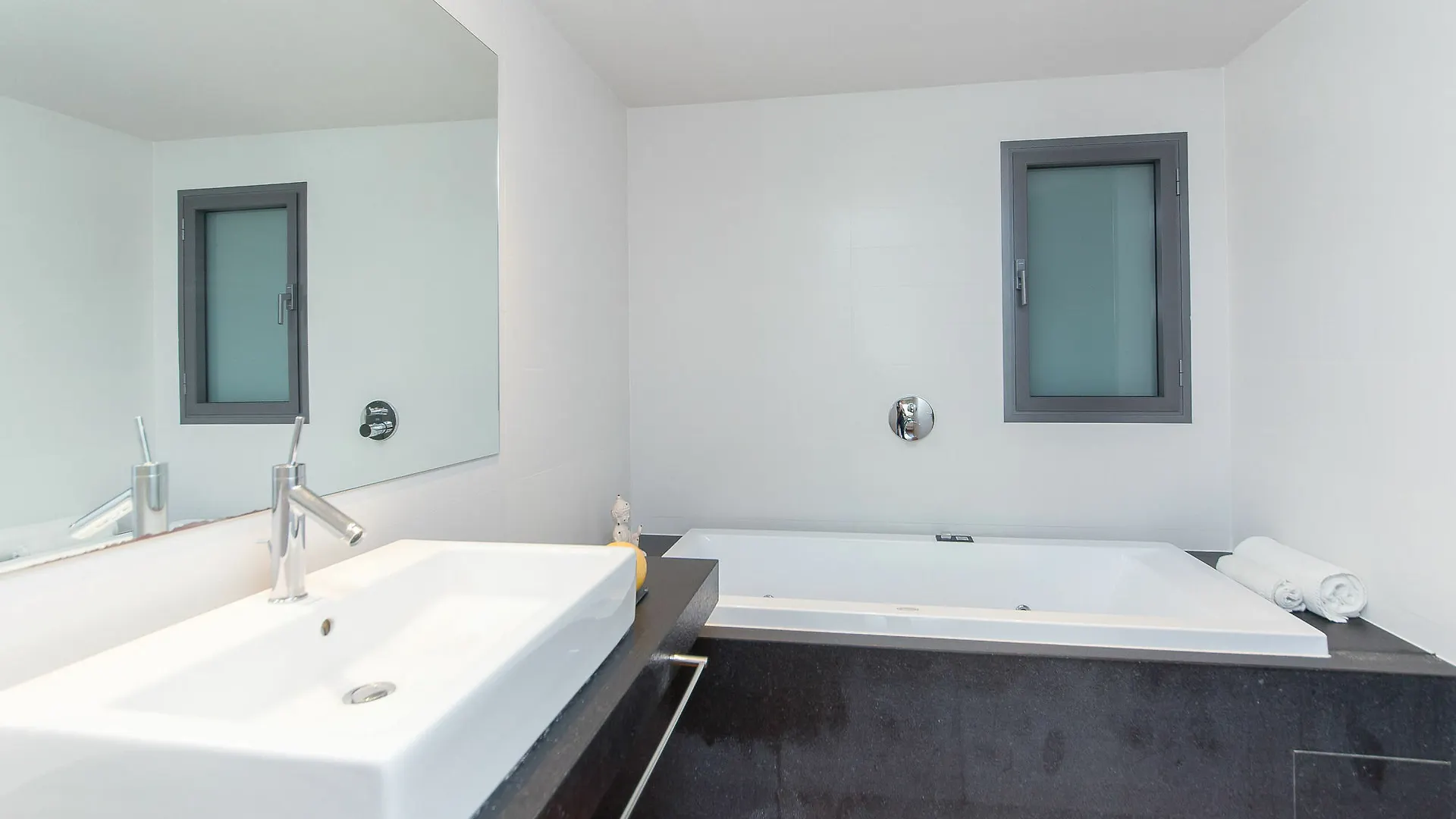 Sweet Inn Apartments Plaza Catalunya - City Centre Барселона