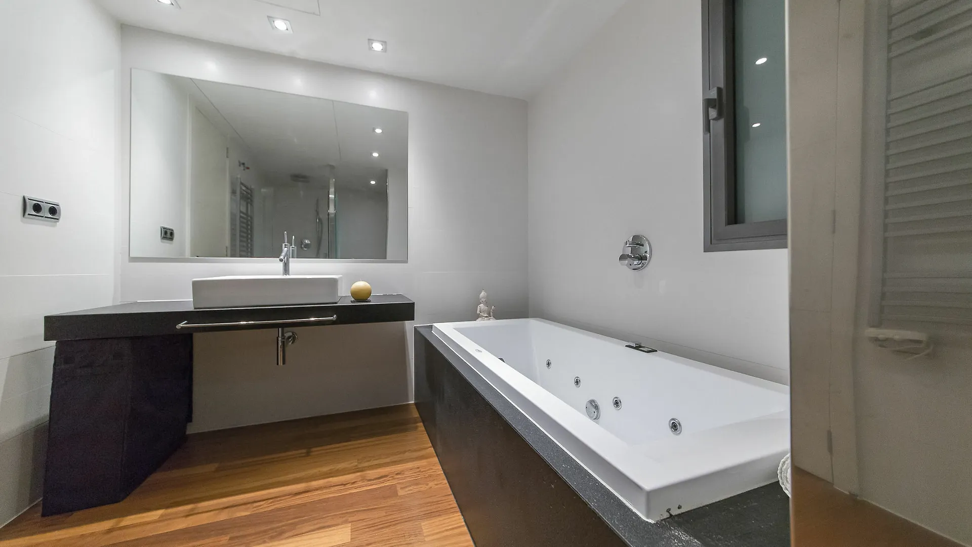 Sweet Inn Apartments Plaza Catalunya - City Centre Barcelona